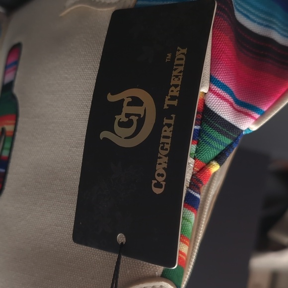 Cowgirl Trendy Women's Western Ivory Concealed Carry Crossbody Bag. - Picture 7 of 16